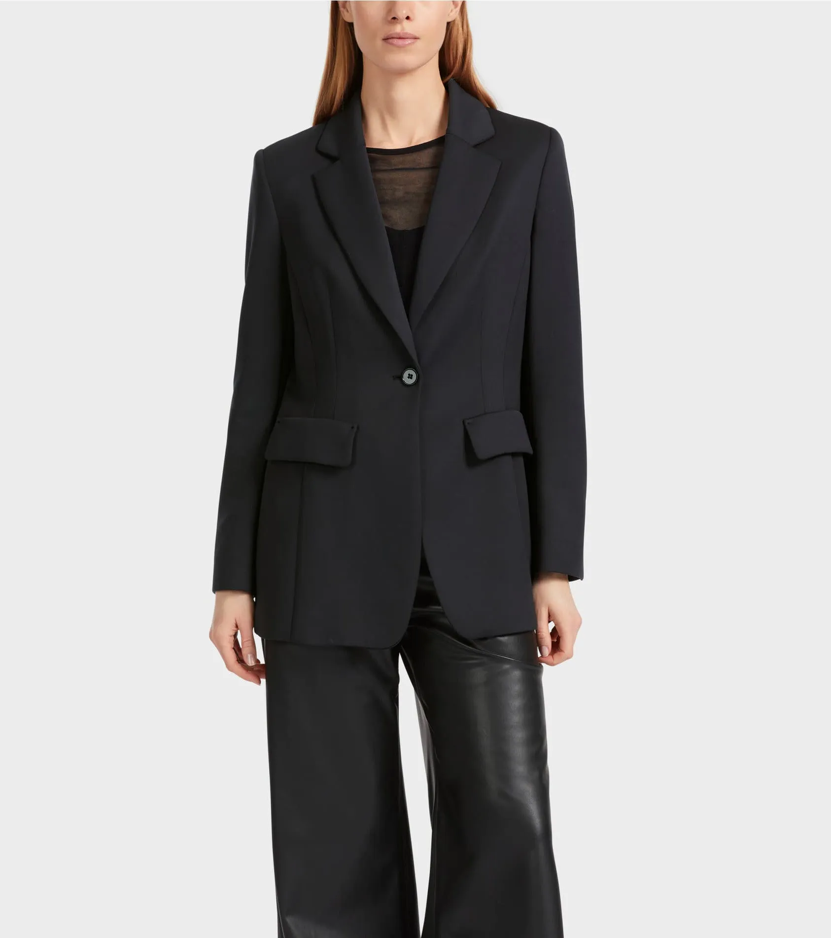 CLOSE-FITTING FEMININE BLAZER