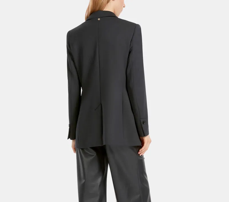 CLOSE-FITTING FEMININE BLAZER