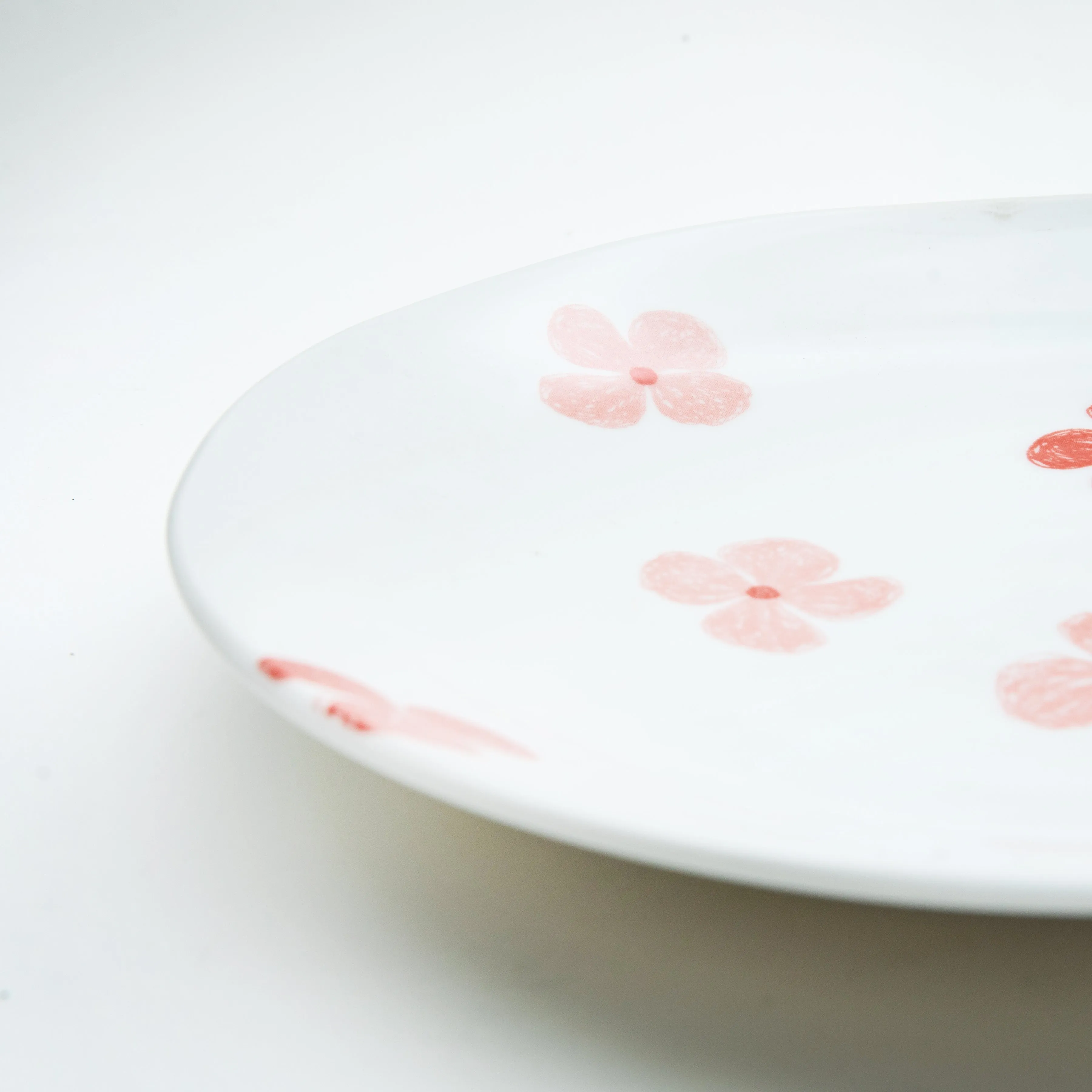 Japanese Ceramic Lightweight Scattered Flower Plate