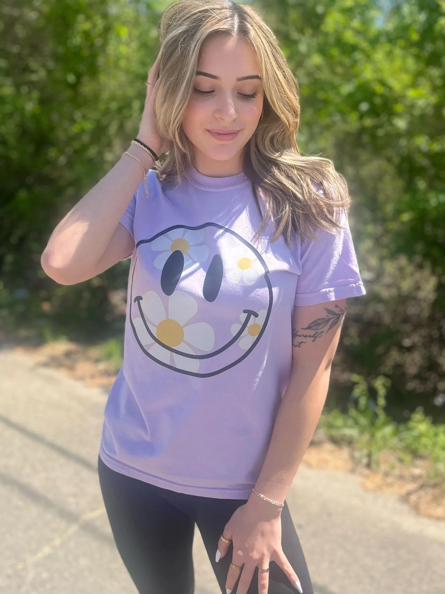 Orchid Smiley Daisy Tee