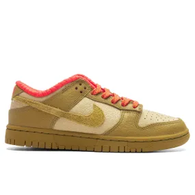 Women's Dunk Low - Sesame/Bronzine/Picante Red